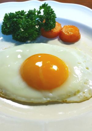 ちょっと蒸してから焼いたきれいな目玉焼き-レシピのメイン写真