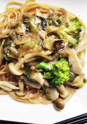 残り物レタスで！豚肉しめじの中華風パスタ-レシピのメイン写真