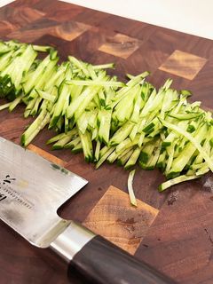 意外と知らない!?きゅうりの千切り方法-レシピのメイン写真