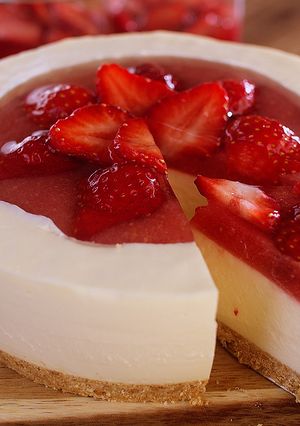 苺のレアチーズケーキ※動画あり-レシピのメイン写真