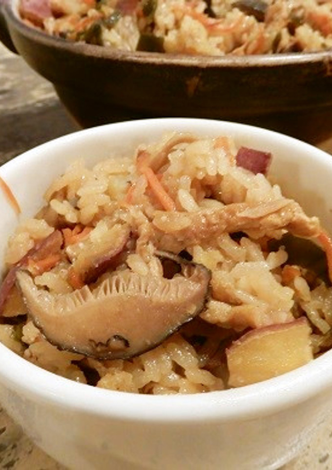 サツマイモと薄あげ入り土鍋の炊き込みご飯-レシピのメイン写真