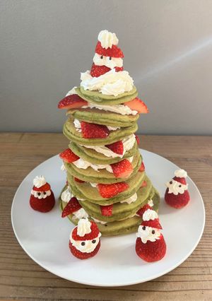 いちごサンタとツリーパンケーキ-レシピのメイン写真