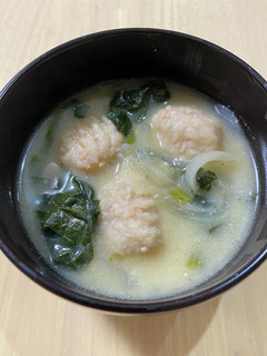 鶏肉だんごと法蓮草の味噌汁-レシピのメイン写真