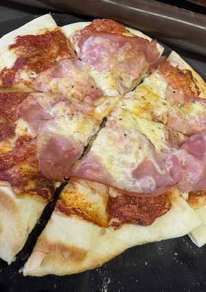 辛子明太子ベーコンのトマトソースピザ-レシピのメイン写真