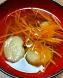 くせ無し　にんじんとお麩の吸い物