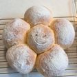 全粒粉入り花型ちぎりパン