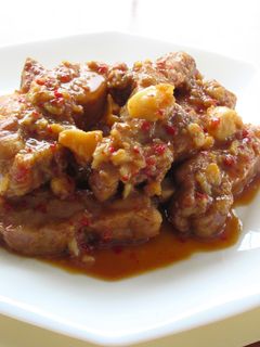 【 スペアリブのにんにく唐辛子煮 】-レシピのメイン写真