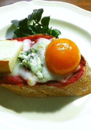 果物と2種類のチーズのブルスケッタ　-レシピのメイン写真