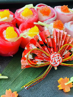 【まぐろ・ぶり】紅白くるくる寿司-レシピのメイン写真