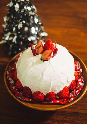簡単１時間！市販スポンジで苺ドームケーキ-レシピのメイン写真