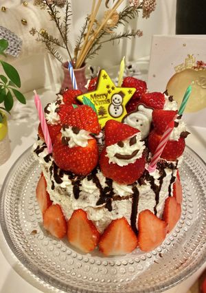 苺サンタクロースのクリスマスケーキ♪-レシピのメイン写真