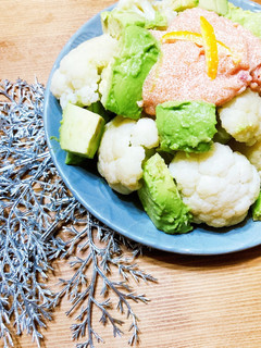 簡単!カリフラワー×アボカドの前菜-レシピのメイン写真