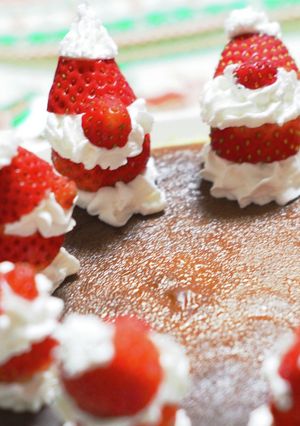 クリスマスケーキにどうぞ★いちごサンタ-レシピのメイン写真