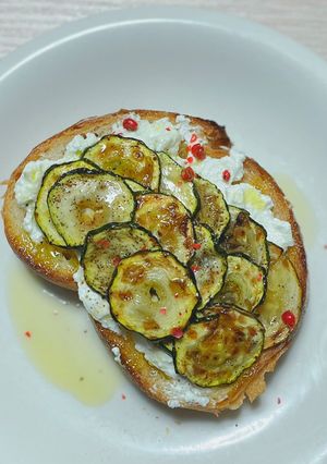 ズッキーニとリコッタチーズのトースト-レシピのメイン写真