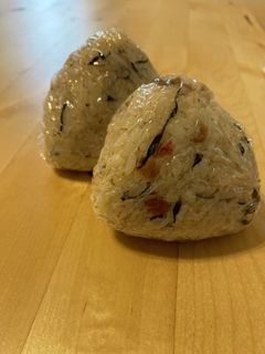 おむすび 梅干し ひじき 炊き込みご飯-レシピのメイン写真