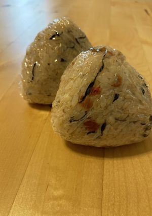 おむすび　梅干し　ひじき　炊き込みご飯-レシピのメイン写真
