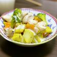 野菜のガーリックバター炒めのチーズがけ