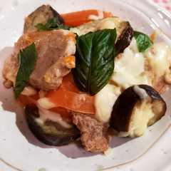 รูปของ 簡単♪︎豚ヒレ肉とナスのトマトチーズ焼き