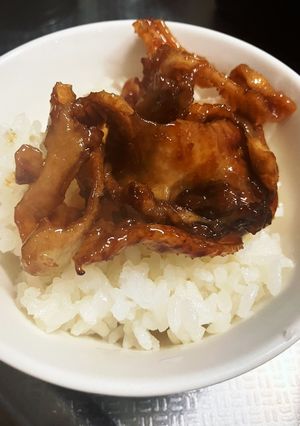 おうち居酒屋♬鶏皮♬ご飯にのせて鶏皮丼☆-レシピのメイン写真