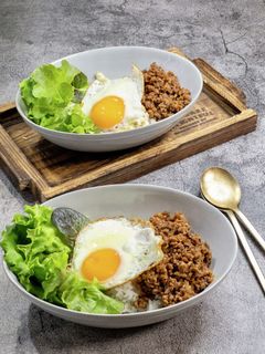 目玉焼きのっけひき肉ライス丼-レシピのメイン写真