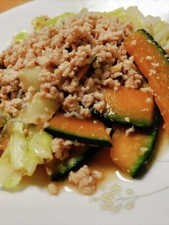 かぼちゃとキャベツの鶏そぼろ和風炒め-レシピのメイン写真
