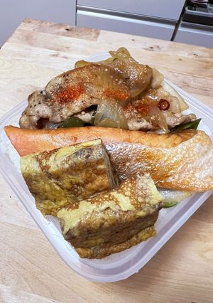 今年ラスト！豚ロース生姜焼き☆焼き鮭弁当-レシピのメイン写真