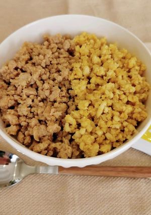 卵アレルギーでも2色そぼろ丼-レシピのメイン写真