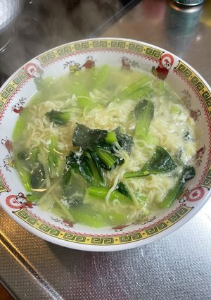 サッポロ一番塩らーめんに小松菜と生姜-レシピのメイン写真
