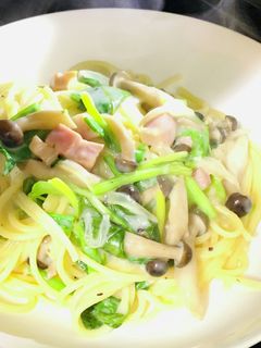 法蓮草としめじのベーコンクリームパスタ-レシピのメイン写真