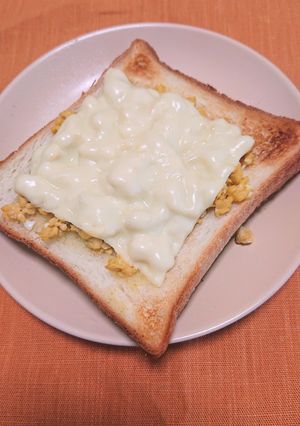 スクランブルエッグとチーズのトースト♪-レシピのメイン写真