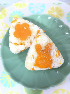 可愛いみかんの皮おむすび弁当-レシピのメイン写真