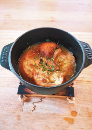 ストウブで時短オニオンスープ-レシピのメイン写真