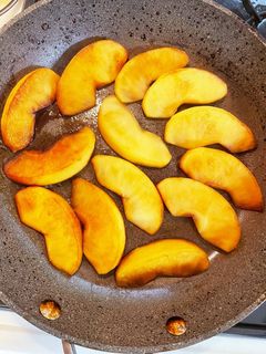 フライパンでシナモン焼きりんご♡砂糖なし-レシピのメイン写真