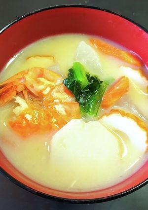 鰹節と海老出汁の効いた白味噌のお雑煮-レシピのメイン写真