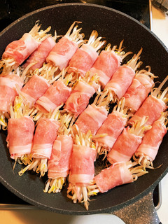 もやしと豚肉クルクル焼き-レシピのメイン写真