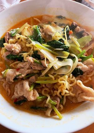 鍋の残りものの野菜と肉で辛ラーメン-レシピのメイン写真