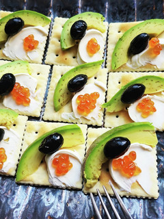 アボカドいくらクリームチーズクラッカー!-レシピのメイン写真