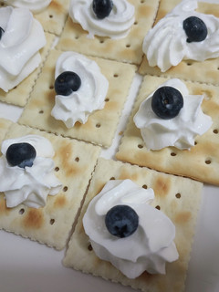 生クリーム、ブルーベリークラッカー-レシピのメイン写真