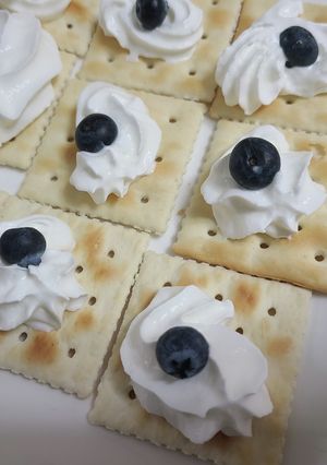 生クリーム、ブルーベリークラッカー-レシピのメイン写真