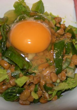 スタミナたっぷり！納豆アボカ丼-レシピのメイン写真