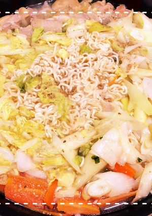 市販ラーメンで簡単！白菜の鶏バター鍋-レシピのメイン写真