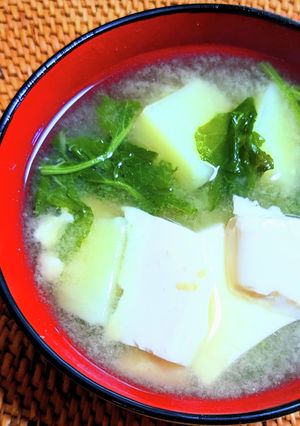 小松菜と豆富・じゃがいもの味噌汁-レシピのメイン写真