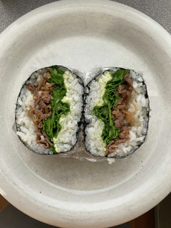わさび菜と牛肉しぐれ煮のおにぎらず-レシピのメイン写真