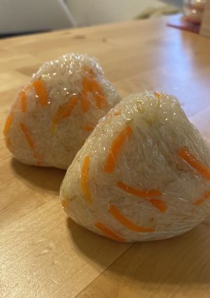 おむすび　ホタテ　人参　炊き込みご飯　-レシピのメイン写真