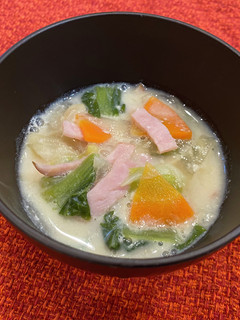 ハムとチンゲン菜の味噌豆乳スープ-レシピのメイン写真