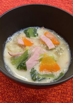 ハムとチンゲン菜の味噌豆乳スープ-レシピのメイン写真