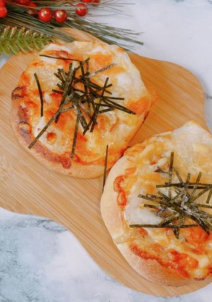 余ったお餅と焼き鳥缶詰で簡単餅ピザ-レシピのメイン写真