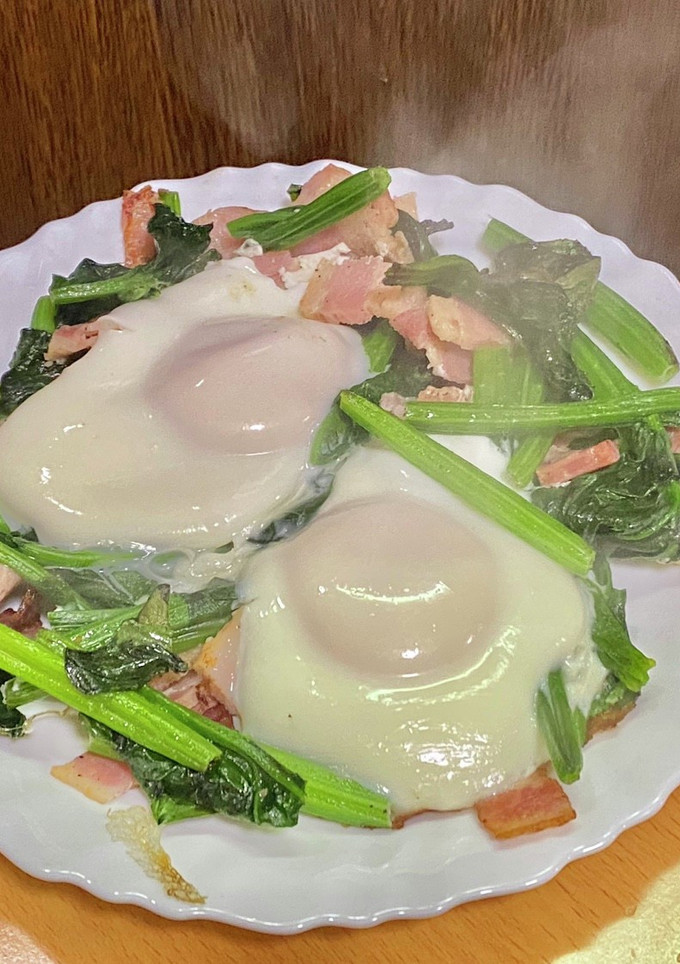ほうれん草とベーコンの目玉焼き-レシピのメイン写真