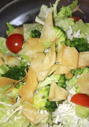 春巻きの皮でカリカリ!サラダにプラス♪-レシピのメイン写真