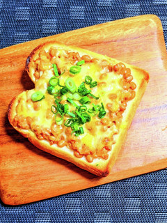 ミートソース納豆トースト-レシピのメイン写真